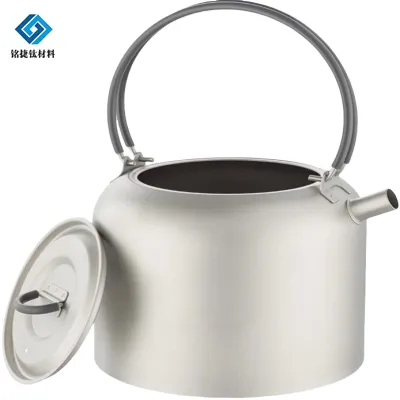 Kettle de camping din titan